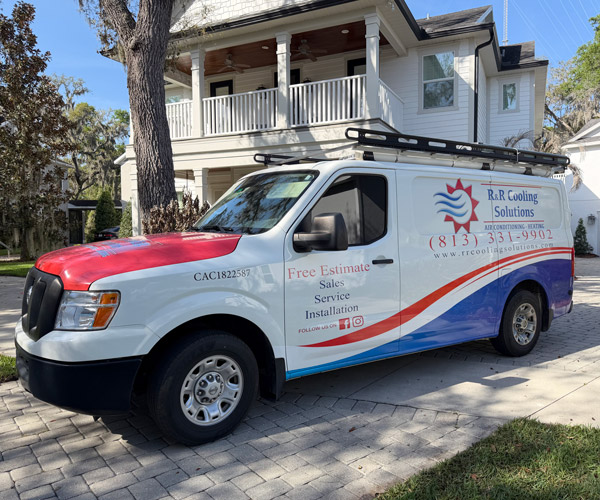 R&R Cooling van in front of Florida home